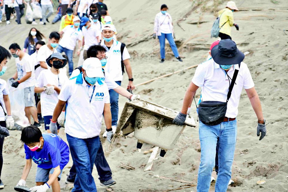 友達(dá)永續(xù)基金會(huì)2022 Ocean Party活動(dòng)，與桃園市政府環(huán)保局、海湧工作室、觀音樹林里社區(qū)多方合作，一同手護(hù)臺(tái)灣藍(lán)色海岸