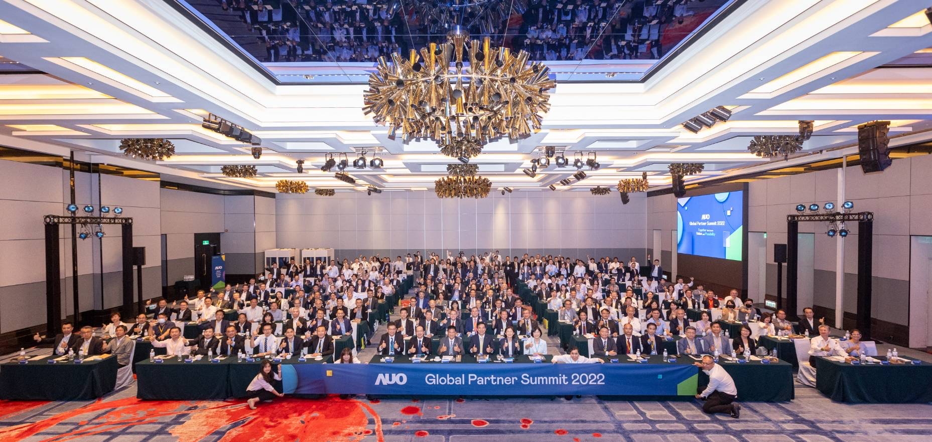 友達(dá)推動「安心、創(chuàng)新、用心、同心、盡心」五星職旅，為菲籍員工打造全方位照護(hù)，首度贏得「人權(quán)實踐與發(fā)展領(lǐng)袖獎」殊榮