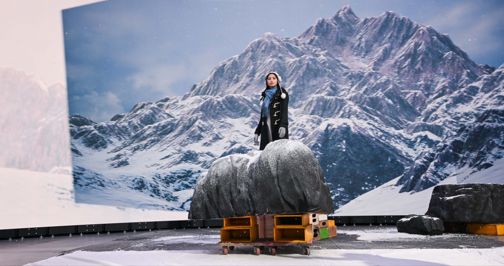 友達(dá)顯示屏專業(yè)調(diào)校技術(shù)與專案安裝經(jīng)驗(yàn)，使顯示屏呈現(xiàn)創(chuàng)作者想表達(dá)的精緻內(nèi)容 ，讓表演者有沉浸式臨場感使演出逼真