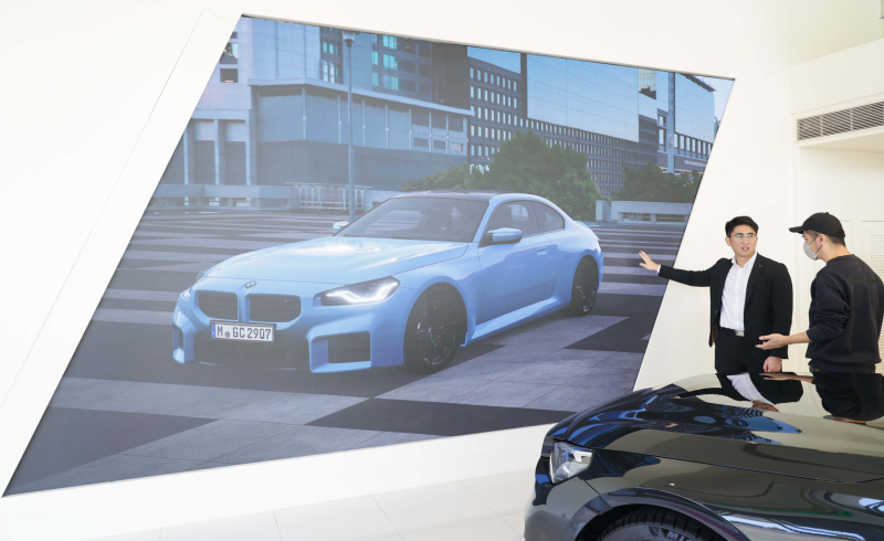 友達(dá)首度進(jìn)軍CES 2024大秀智慧座艙及創(chuàng)利空間Space4M攜手臺(tái)北汎德落地智慧零售LED沉浸式即時(shí)互動(dòng)展示中心解決方案，透過(guò)數(shù)位翻新將智慧顯示互動(dòng)導(dǎo)入多元場(chǎng)域，為汽車(chē)業(yè)顧客深化賞車(chē)情境體驗(yàn)