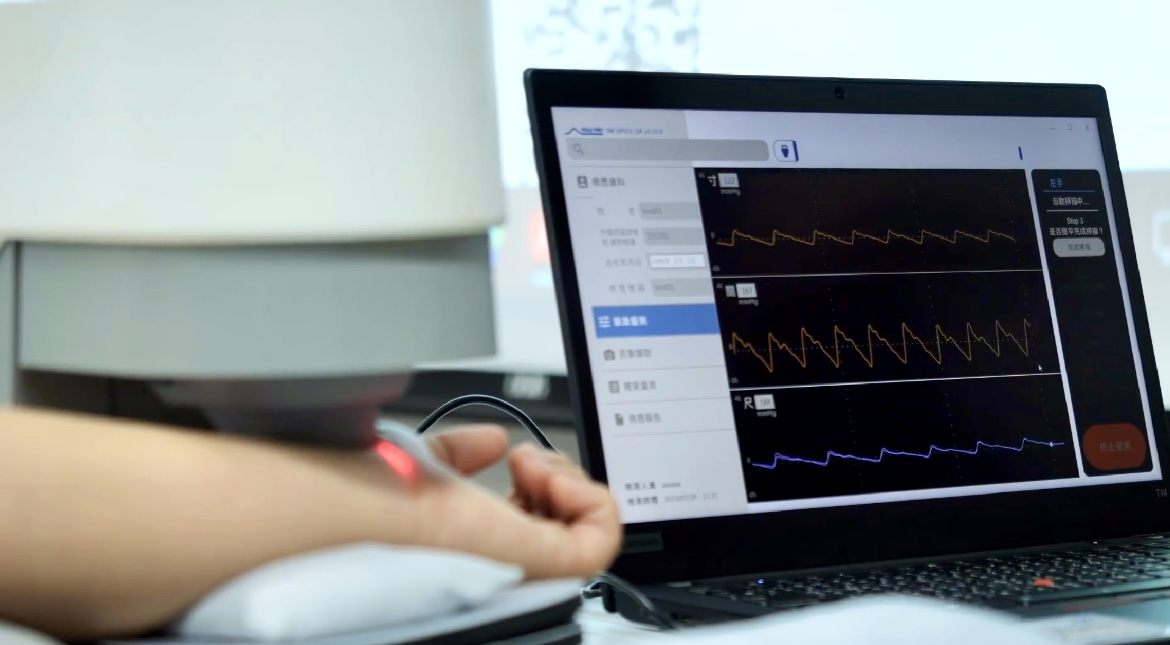 申博太陽城耘康以高解析與擬真的顯示技術，將其應用于中醫(yī)檢測，提供&ldquo;中醫(yī)數位化檢測方案&rdquo;，使傳統(tǒng)中醫(yī)檢測結果數據化與可視化