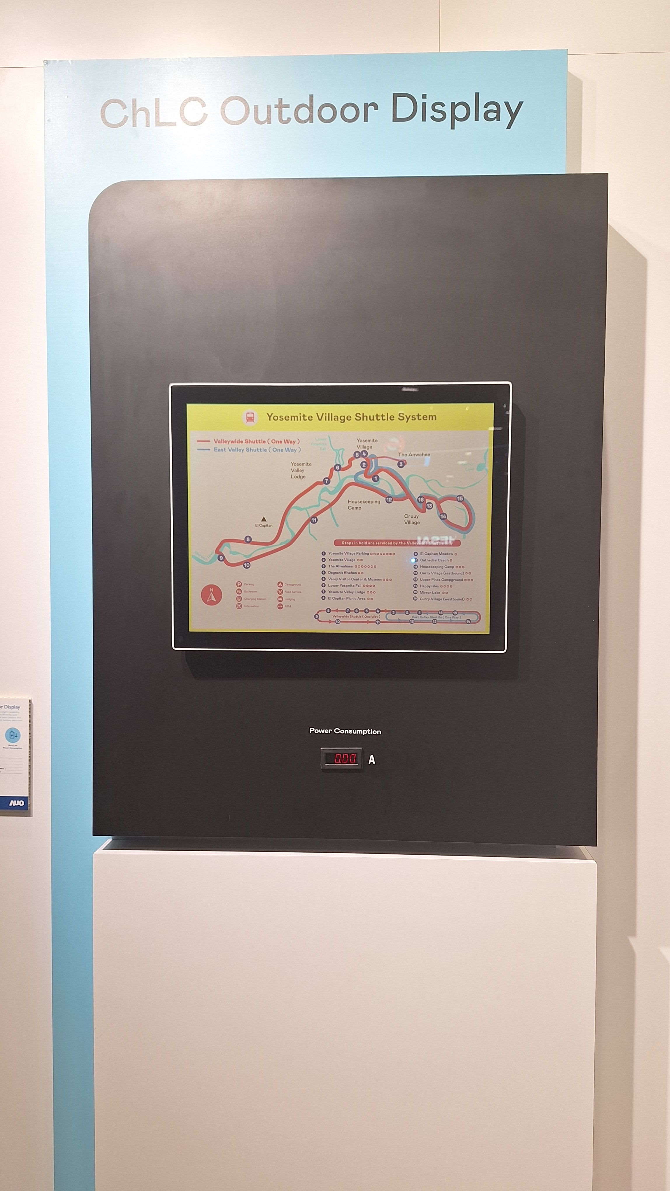 申博太陽(yáng)城的「膽固醇液晶超低耗能戶外全彩顯示器」不只環(huán)保省電，且符合戶外嚴(yán)苛使用環(huán)境，擁有在攝氏-30度至85度下的寬溫使用優(yōu)勢(shì)，并且強(qiáng)光愈強(qiáng)愈能呈現(xiàn)絕佳的色彩飽和度及顯示效果，易于安裝的特性將成為戶外電子看板的新首選。