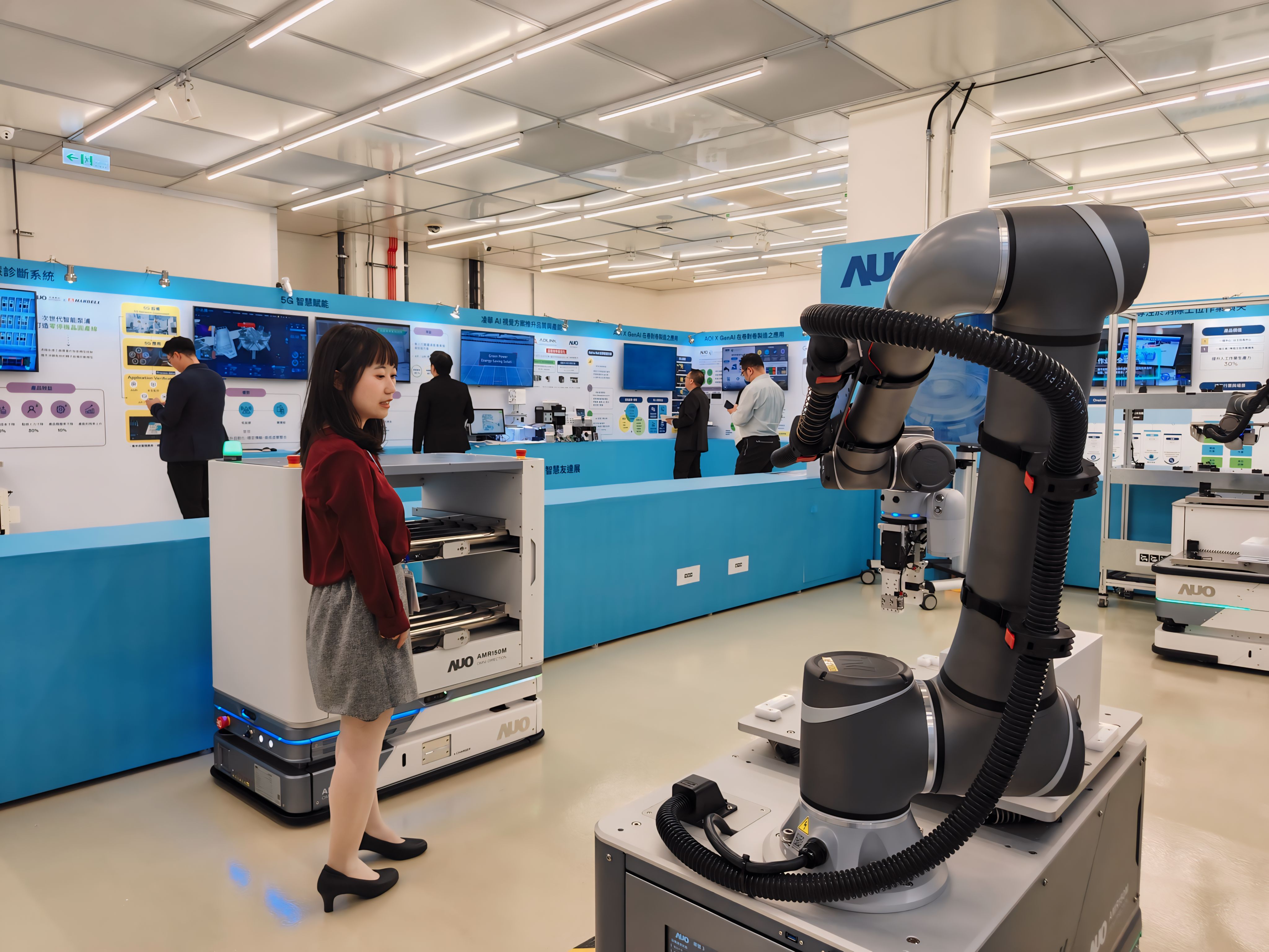 2024智能申博太陽城展邀集生態(tài)圈伙伴共同參展，從數(shù)字應(yīng)用 、凈零減碳到能源發(fā)展，創(chuàng)造全方位永續(xù)商機(jī) ，攜手生態(tài)圈伙伴邁向永續(xù)未來