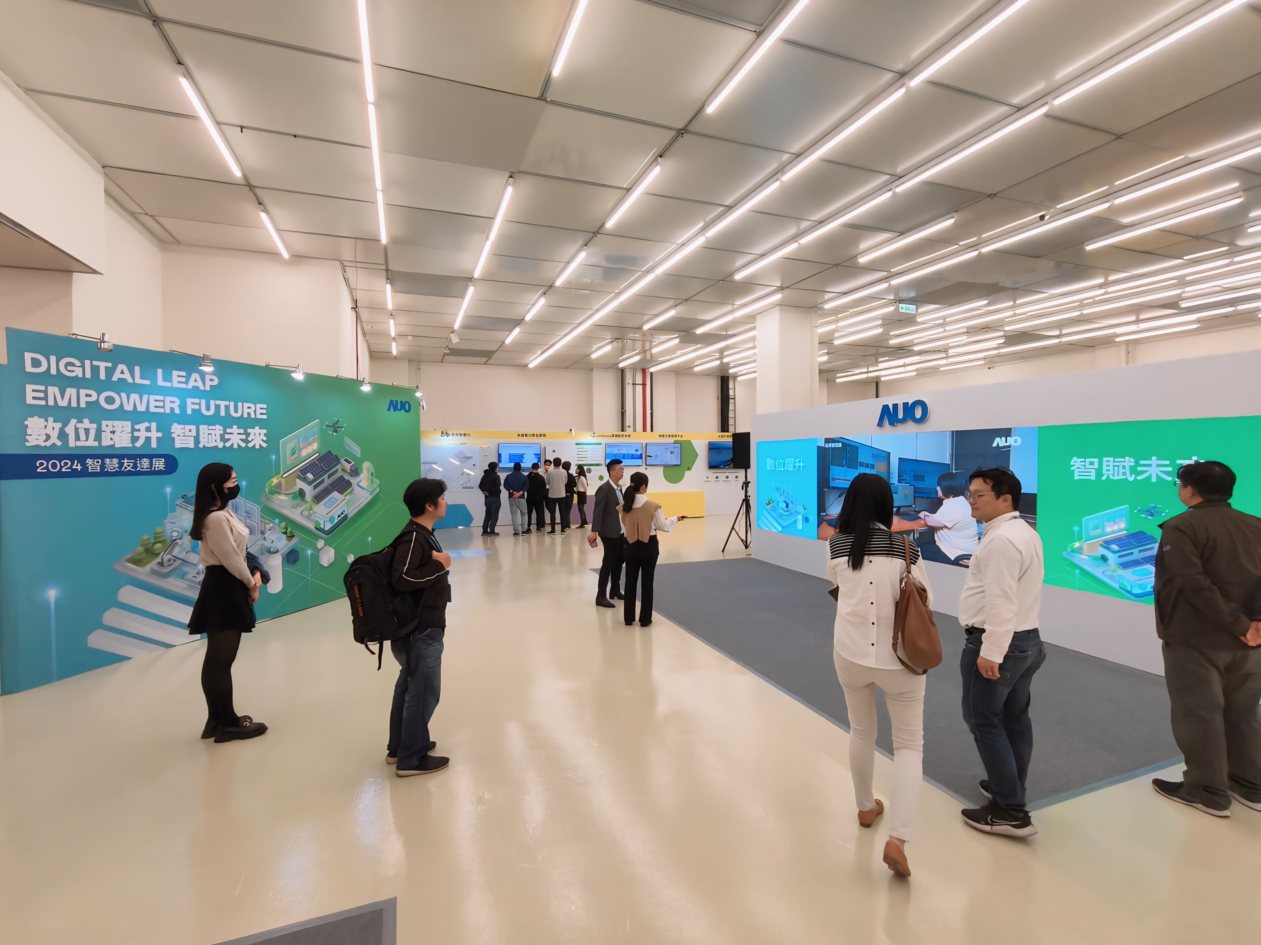 2024智能申博太陽城展邀集生態(tài)圈伙伴共同參展，從數(shù)字應(yīng)用 、凈零減碳到能源發(fā)展，創(chuàng)造全方位永續(xù)商機(jī)  ，攜手生態(tài)圈伙伴邁向永續(xù)未來