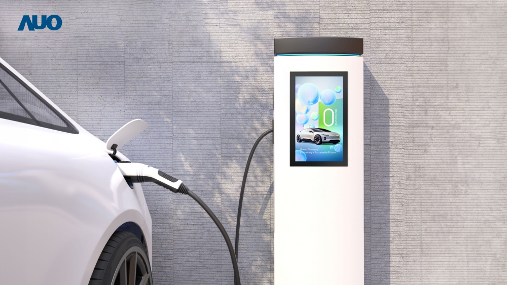 友達(dá)〝EVSE車(chē)用充電樁解決方案〞專(zhuān)為電動(dòng)汽車(chē)充電樁設(shè)計(jì) ，具有高亮度、克服戶(hù)外艱難環(huán)境的耐溫、耐紫外線(xiàn)等特性 ，並搭載散熱性及擴(kuò)充性強(qiáng)的高效能工業(yè)電腦 ，可實(shí)現(xiàn)人機(jī)互動(dòng)訴求，如資訊顯示 、支付等應(yīng)用