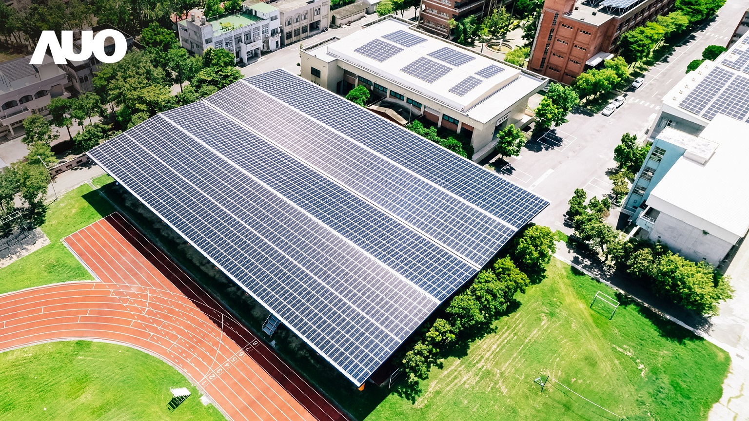 申博太陽城SunSteel光電整合型浪板具備快速安裝   、輕量化優(yōu)勢，可提升15%發(fā)電效能 ，通過國際IEC與臺灣VPC認(rèn)證安全、防漏、耐候標(biāo)準(zhǔn)