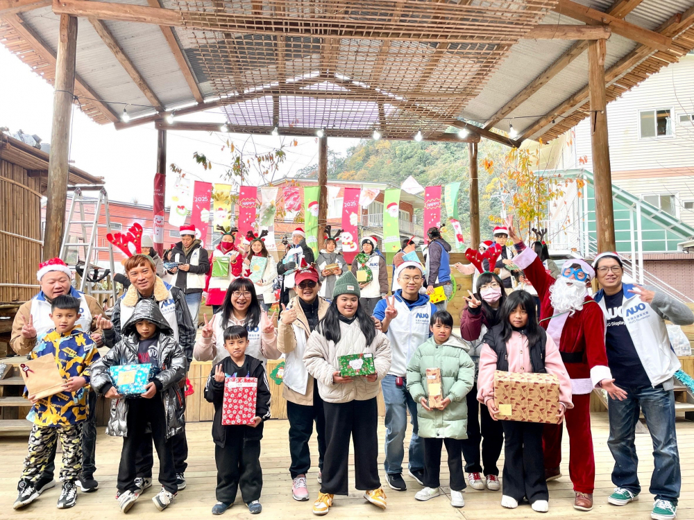 友達永續(xù)基金會號召「圓夢計畫」行動連續(xù)23年 ，由同仁凝聚內(nèi)部愛心與資源送往偏鄉(xiāng) ，累積為逾萬名兒童圓夢，實踐友達共創(chuàng)共好的永續(xù)精神 。